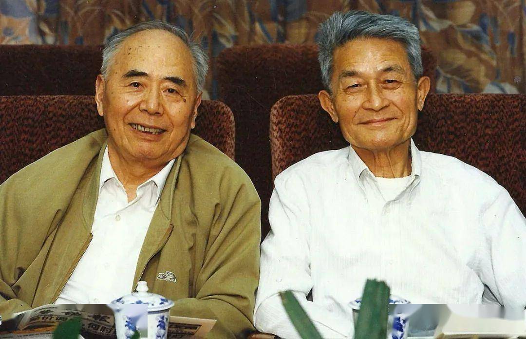 1997年5月13日,徐中玉與錢穀融參加勞動報座談