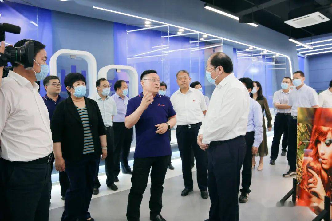 济南市人大常委会副主任刘大坤一行莅临山东耀华玻璃公司调研民营经济