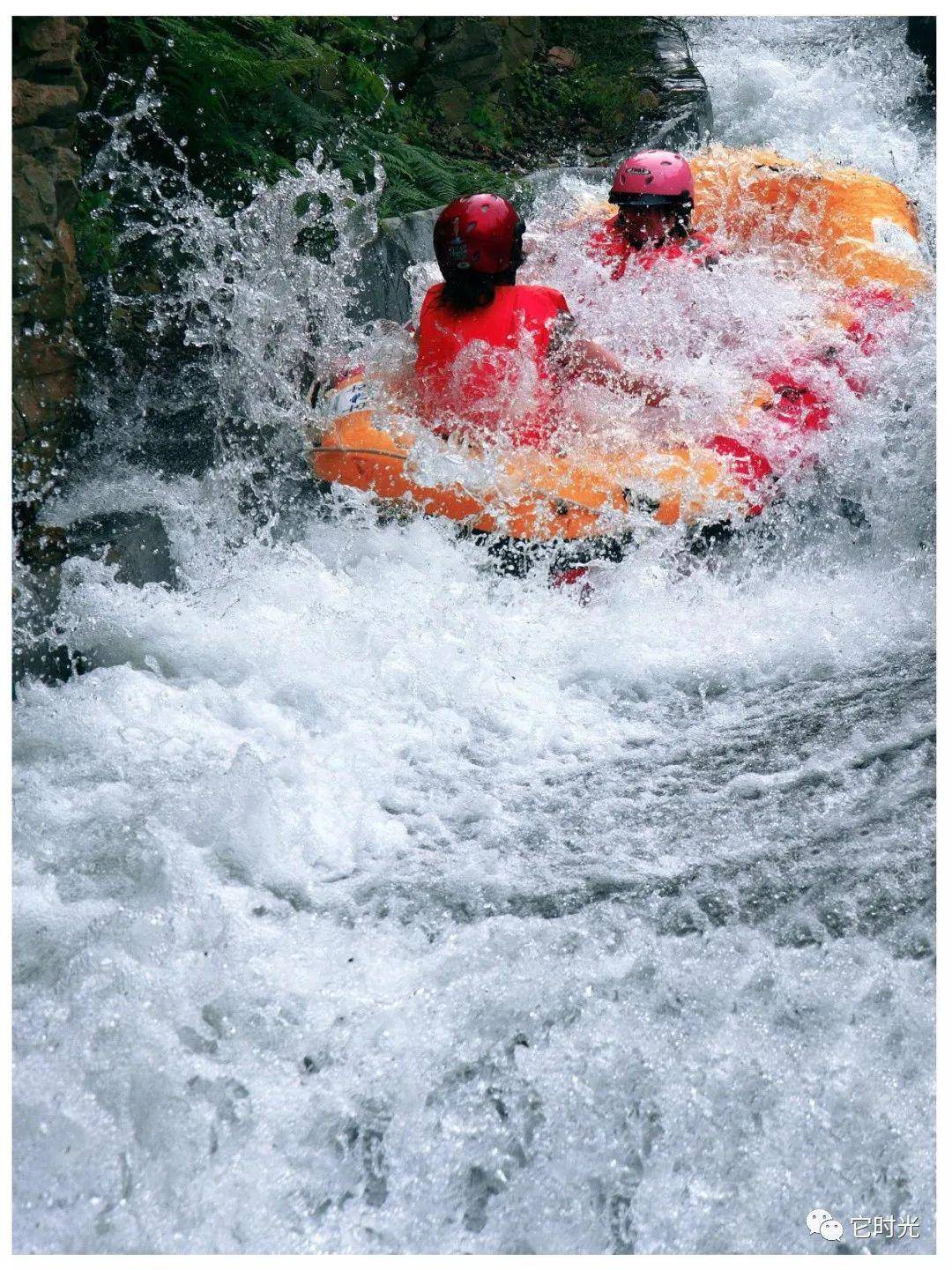 武陵岩峡谷漂流景区是国家aaa级旅游景区,国家水利风景区,系赣北地区