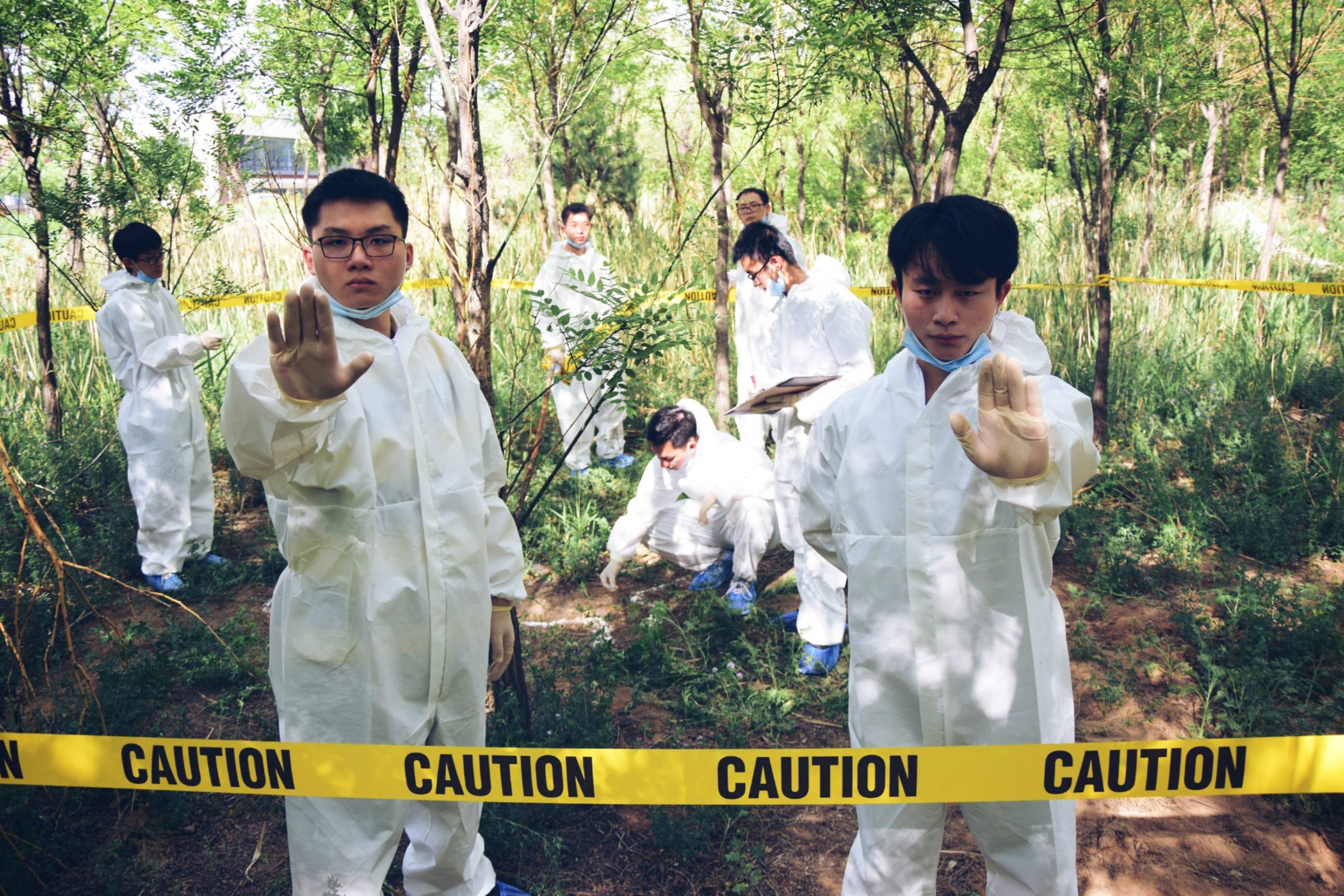 山西某高校法医学专业学生毕业照模拟案发现场