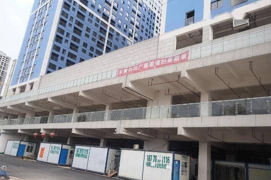 回复称,"五象·兴和广场"位于良庆镇良庆社区书林坡7队产业用地项目