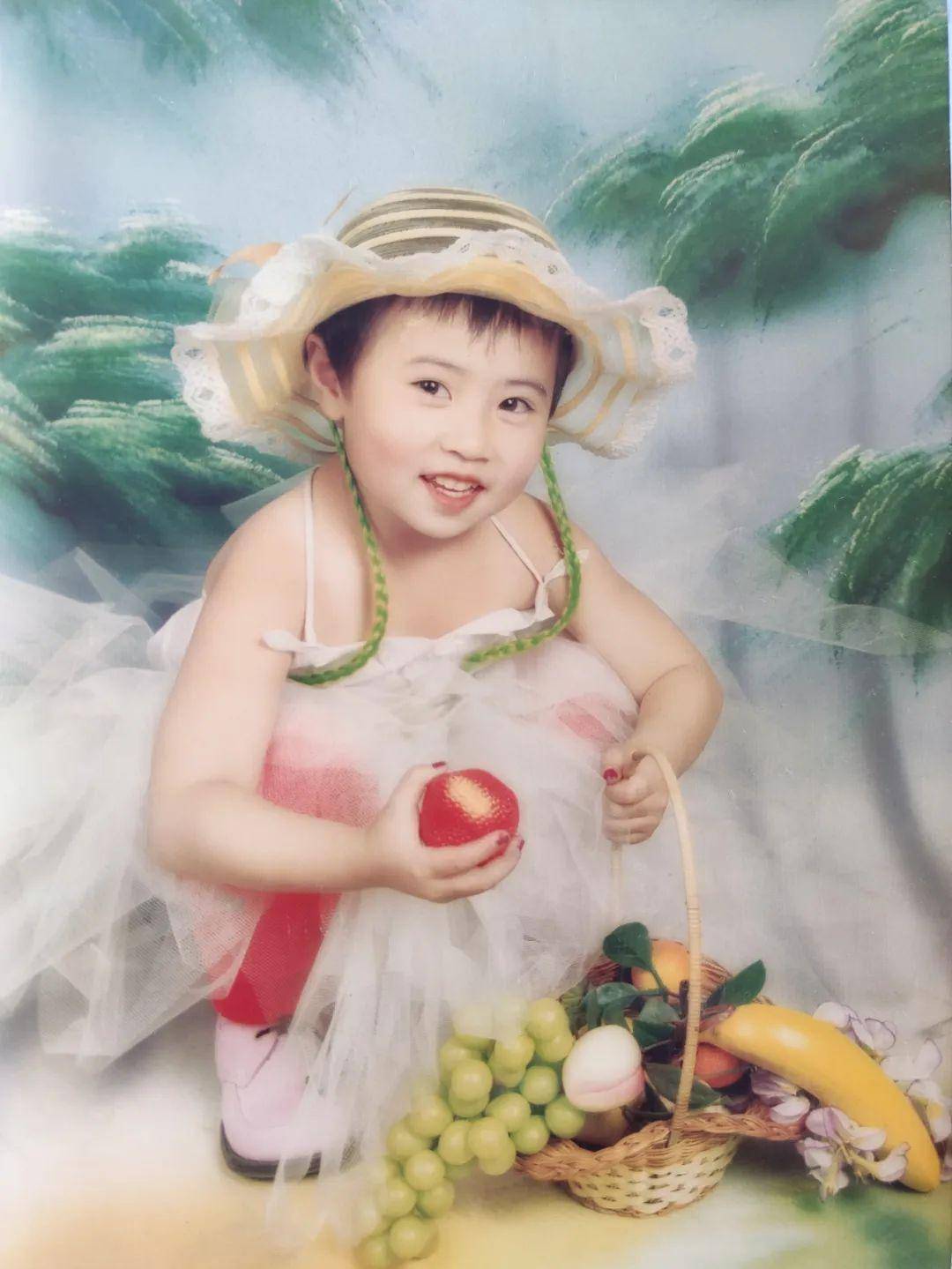 照片:四岁生日留念(刘丹妮)1号参赛照片:快乐是发自内心的(卢映雪)