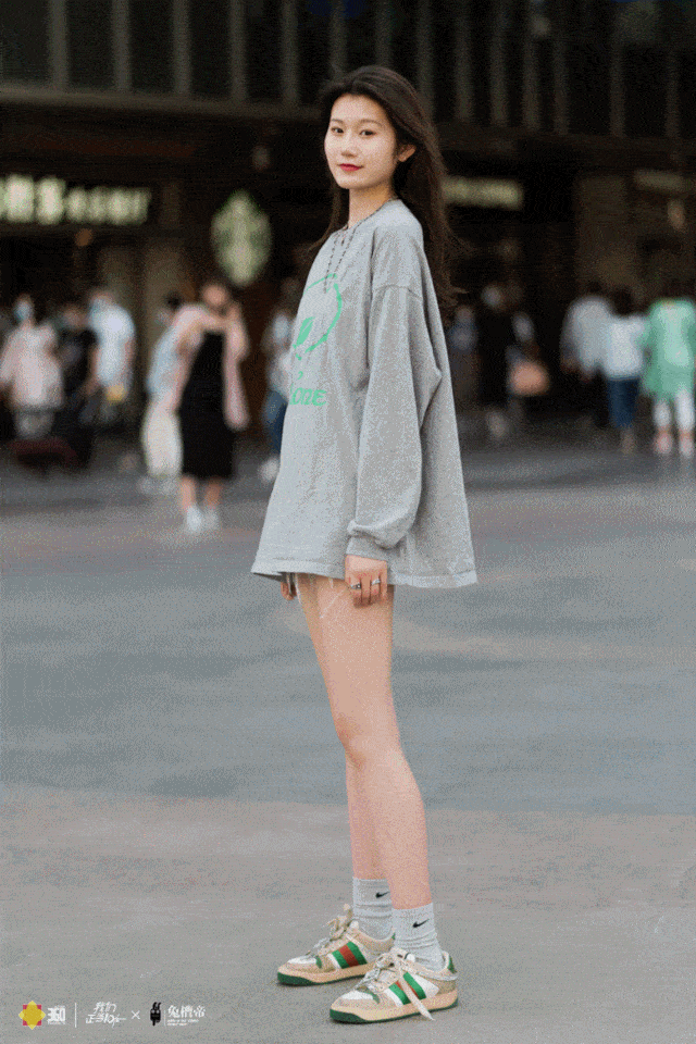 拍了上万张街拍,才明白新田360广场就是郑州的三里屯