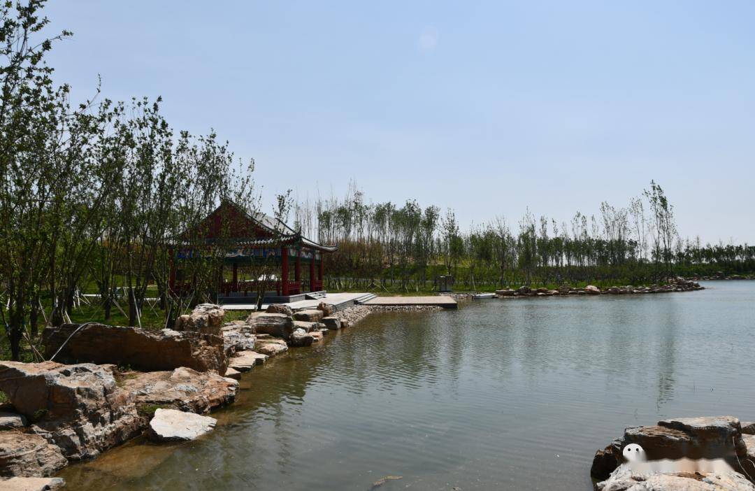 大城县组织部分离退休老干部,人大代表,政协委员视察观摩我县部分重点