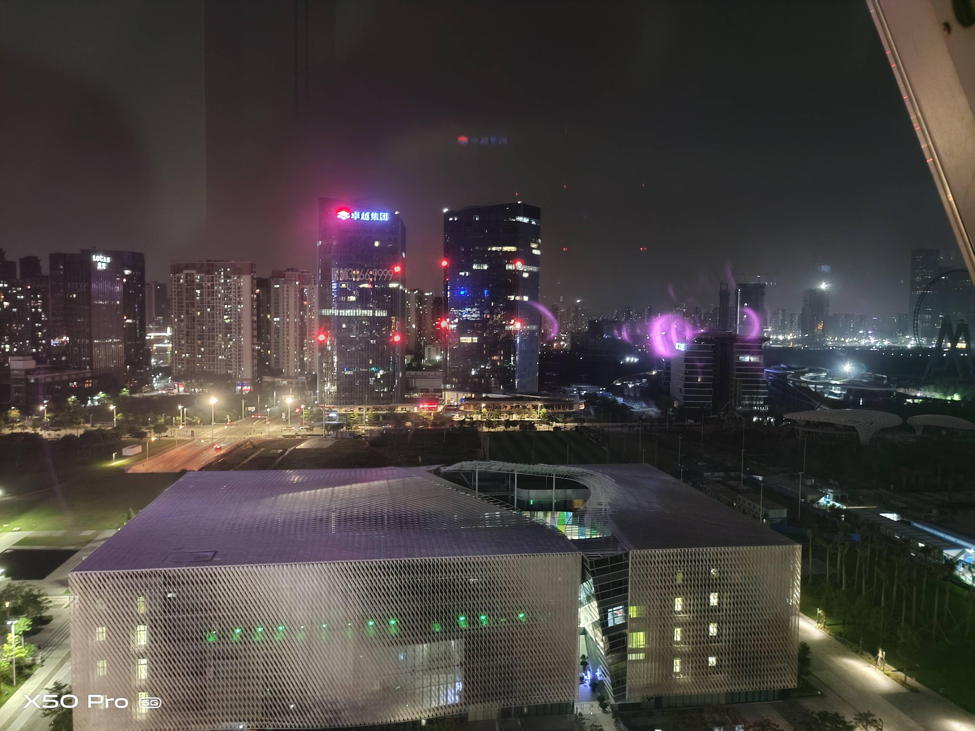 下面两张是我在「夜景」模式下的拍摄纪录和样张,快门曝光时间分别为