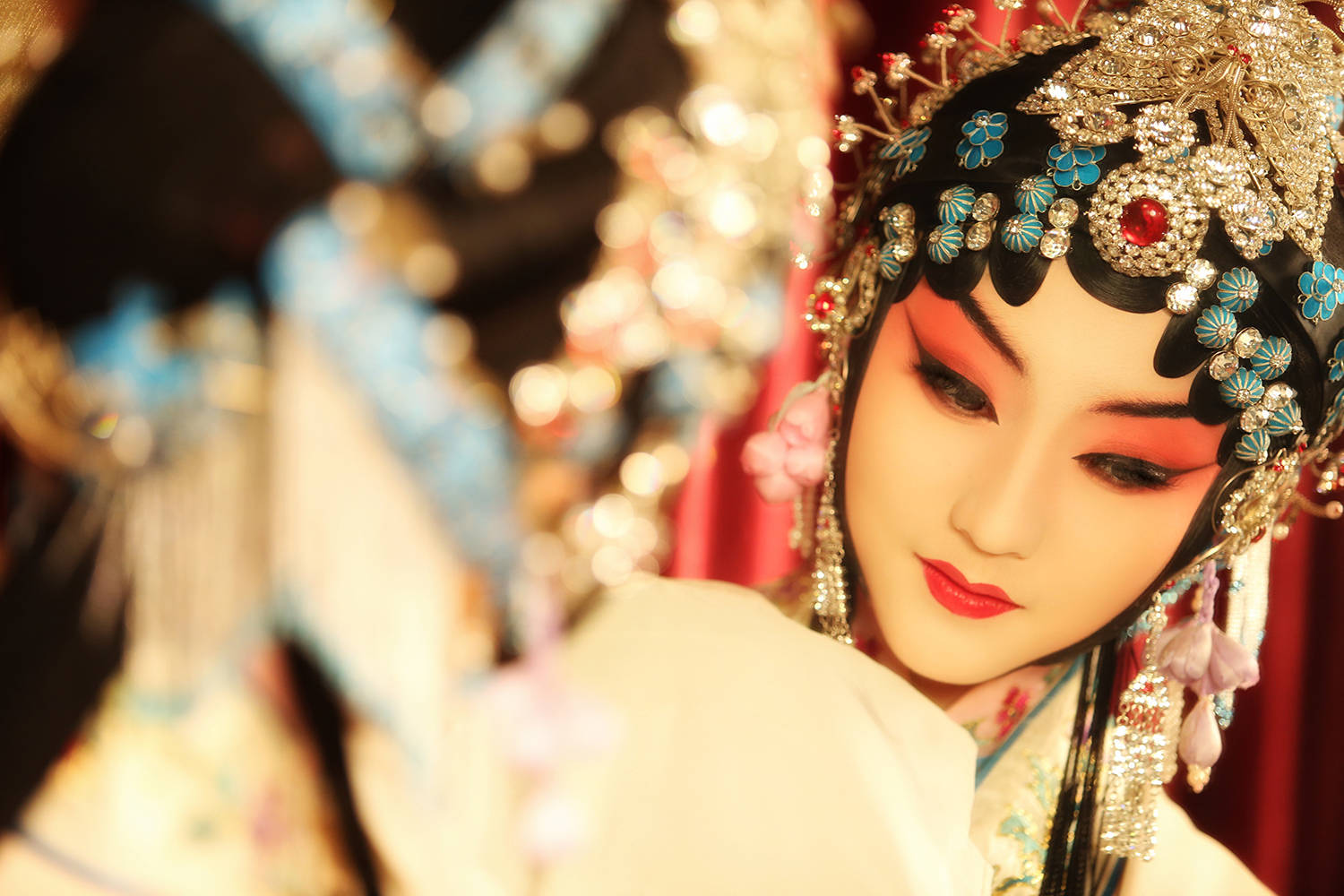 05-29 20:40 0 0                  果子戏说,京剧衰退了吗?