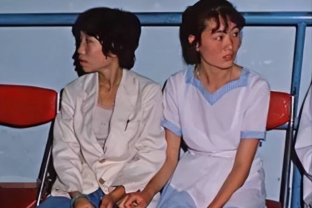 “片中”老照片：80年代天津歌舞厅内的2位舞女,老山轮战中让人动容的一幕