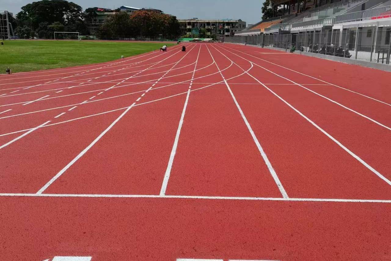 学校操场400米塑胶跑道完工案例_操场_案例