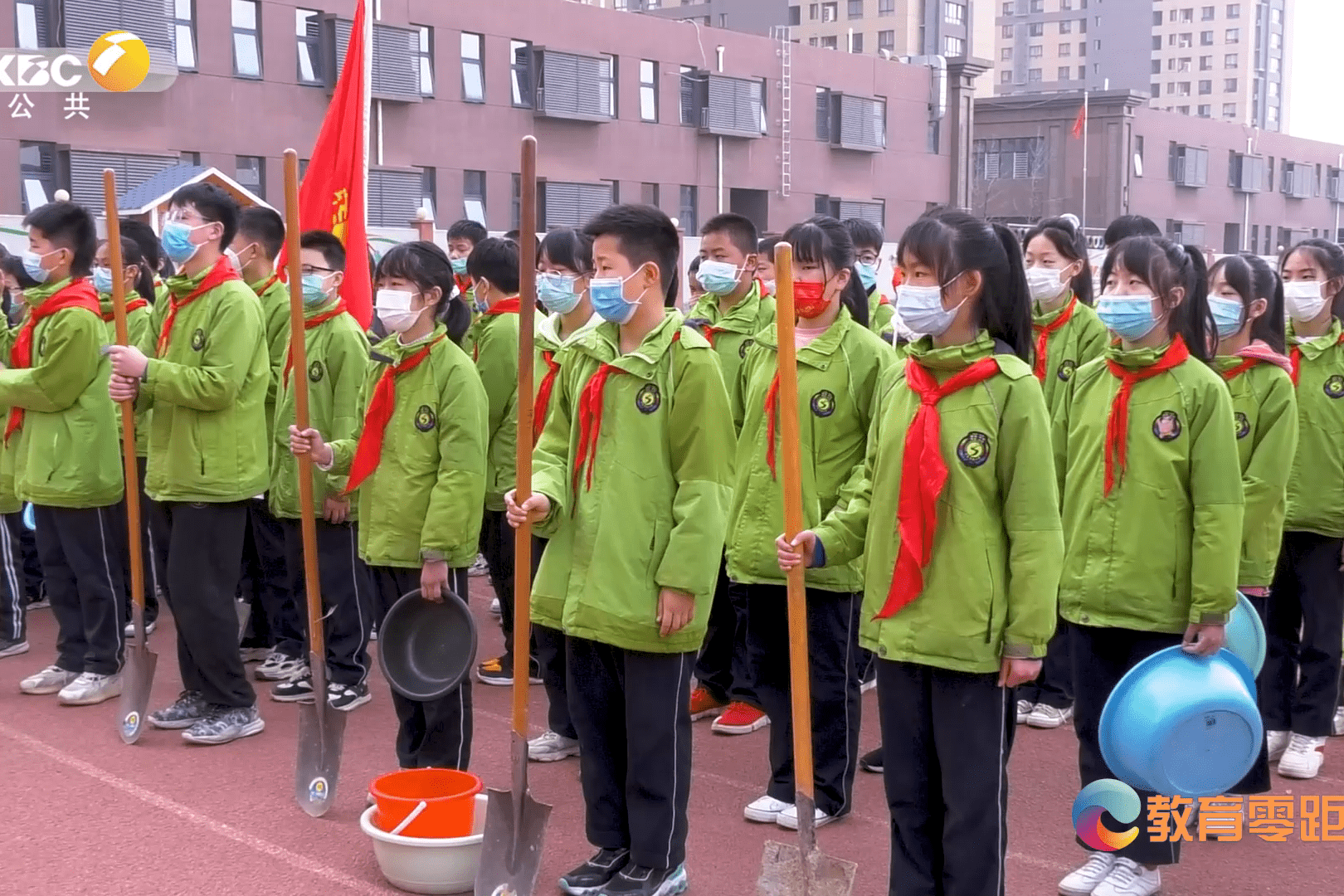 西安市沣东实验小学举办植树节主题活动
