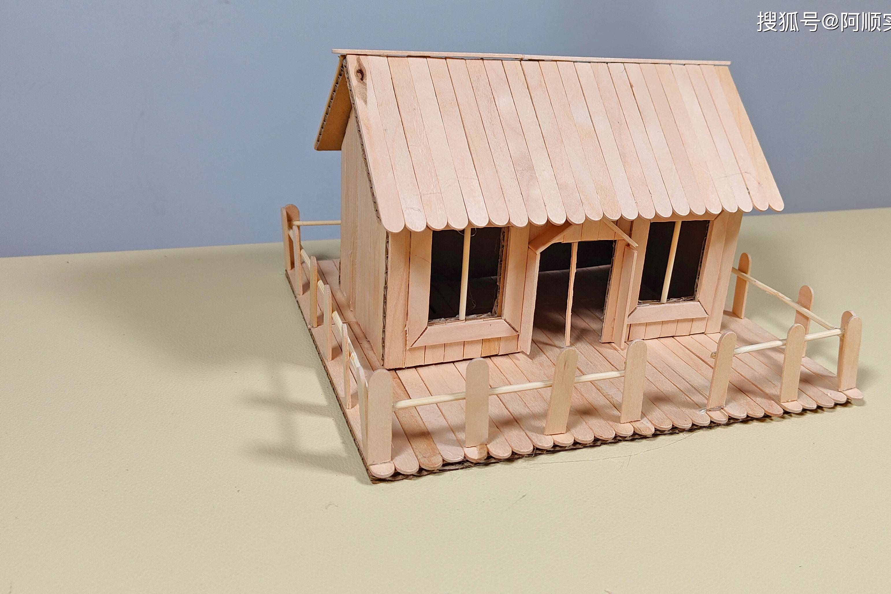 【手工教程】如何通过雪糕棒制作一个微型小房子(一)