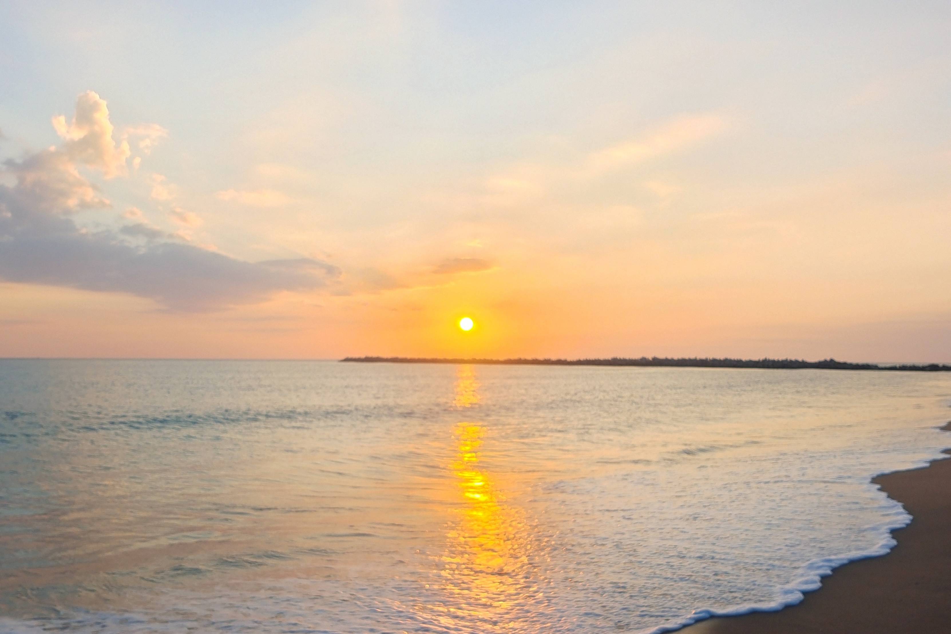 早上的大海中午的大海黄昏的大海海边的风景总也看不腻