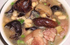 香菇焖猪脚，羊肉炖土豆，孔雀开屏鱼，绿豆小笋煲猪脚