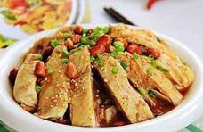 家常菜：口水鸡，琵琶豆腐，马蹄虾仁，肉末蒸茄子