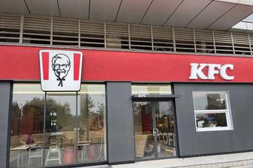 女子在肯德基上厕所遭偷拍 店员说这个人经常来