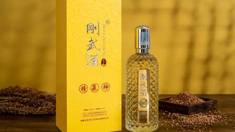白酒冷知识解密：为什么有些人喝酒脸红，有些人脸白？原因竟然是......