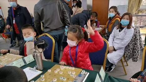 学象棋才2年！这几个农村娃儿拿了全国第一