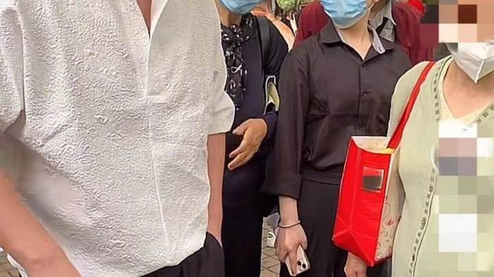 32岁征婚女被征婚男怼哭，这样的相亲方式你认可吗？