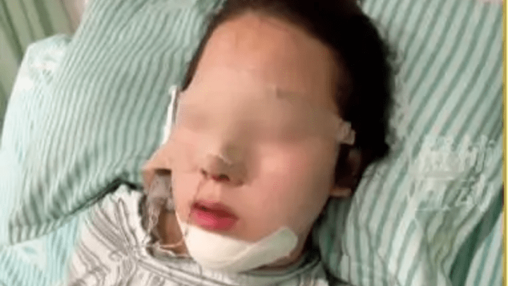 妈妈带高考结束女儿整容，你怎么看？