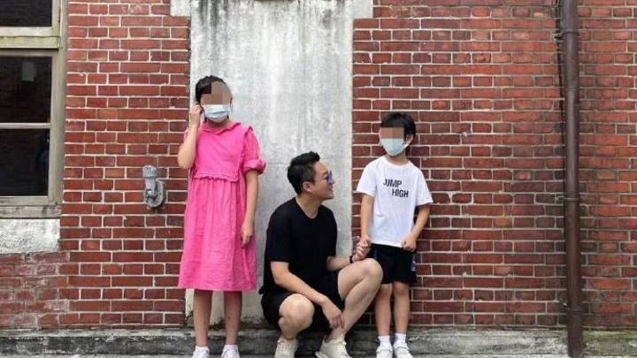 汪小菲晒与孩子八年前后合影，十分有爱，你喜欢他吗？
