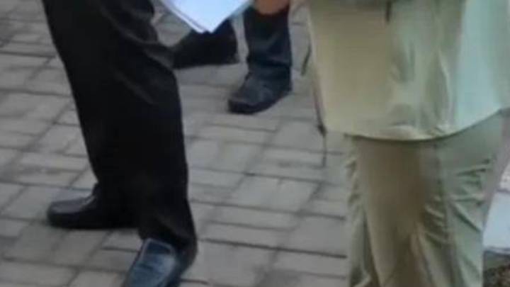 辽宁一干部要求打扫砖缝无尘土沙粒，这样做的意义何在？