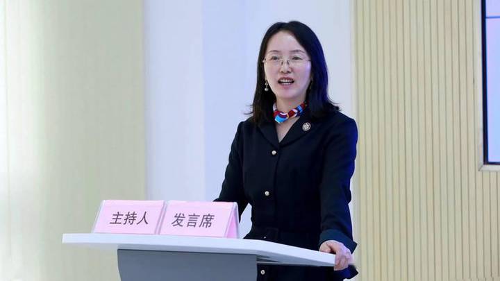 洪云教授荣获全国三八红旗手称号，是实至名归吗？