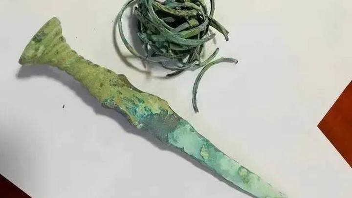 路边花5600元买青铜古剑，是真的吗？