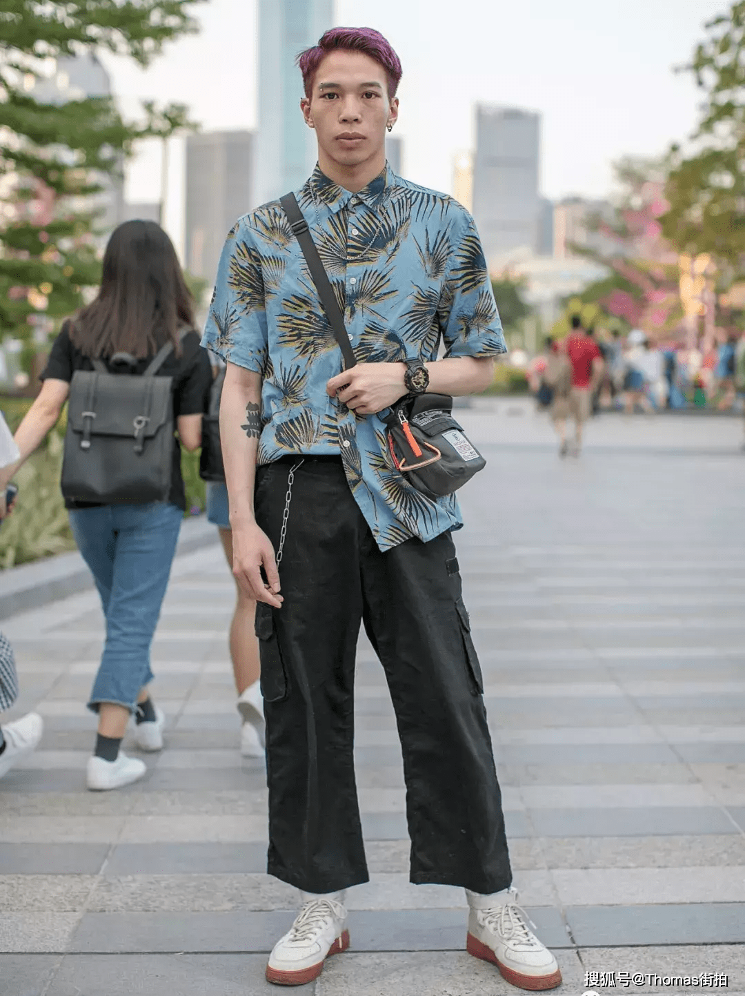 街拍搭配时尚女装_街拍搭配时尚图片_时尚搭配街拍