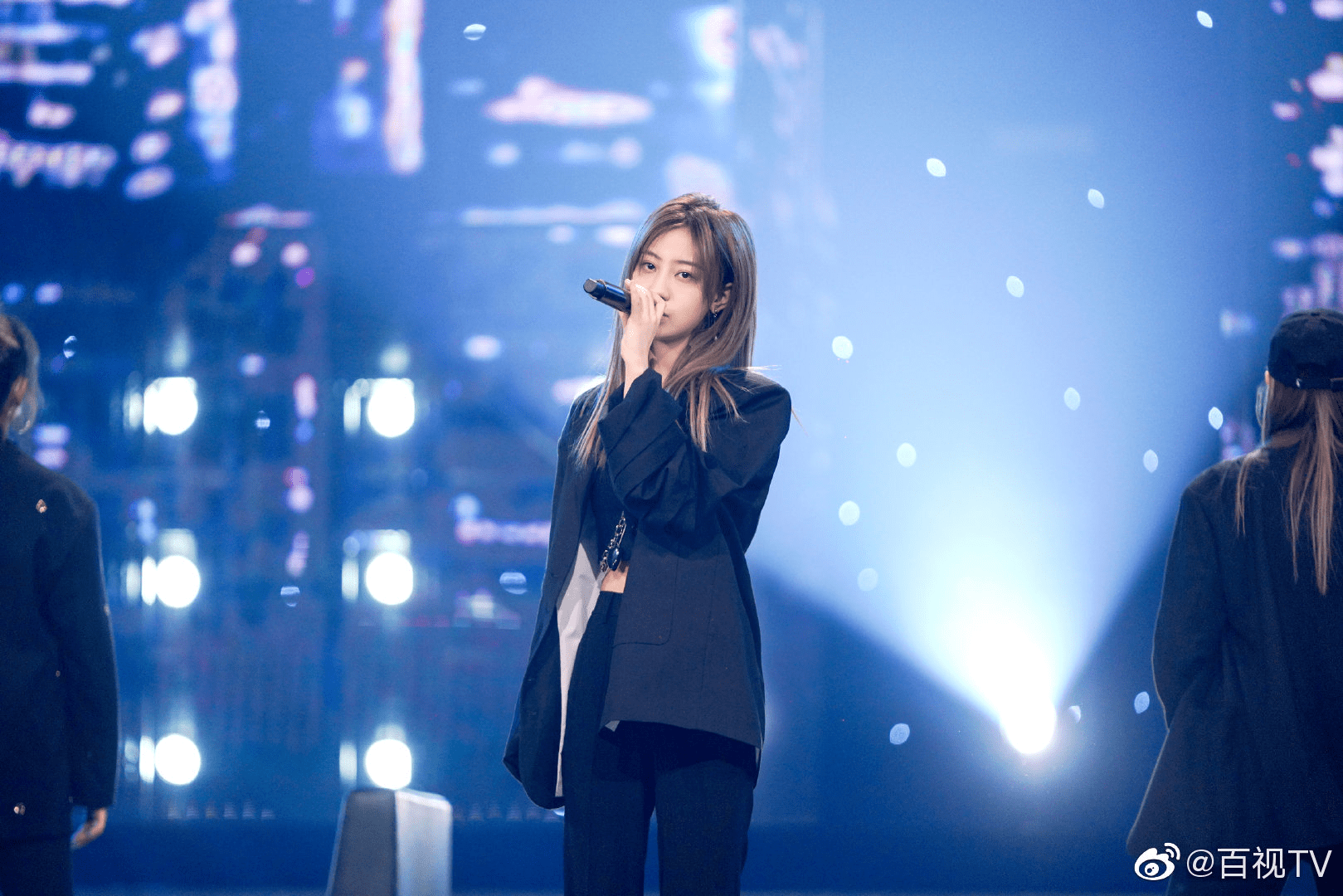 东方卫视金曲青春snh48袁一琦帅气演绎天天