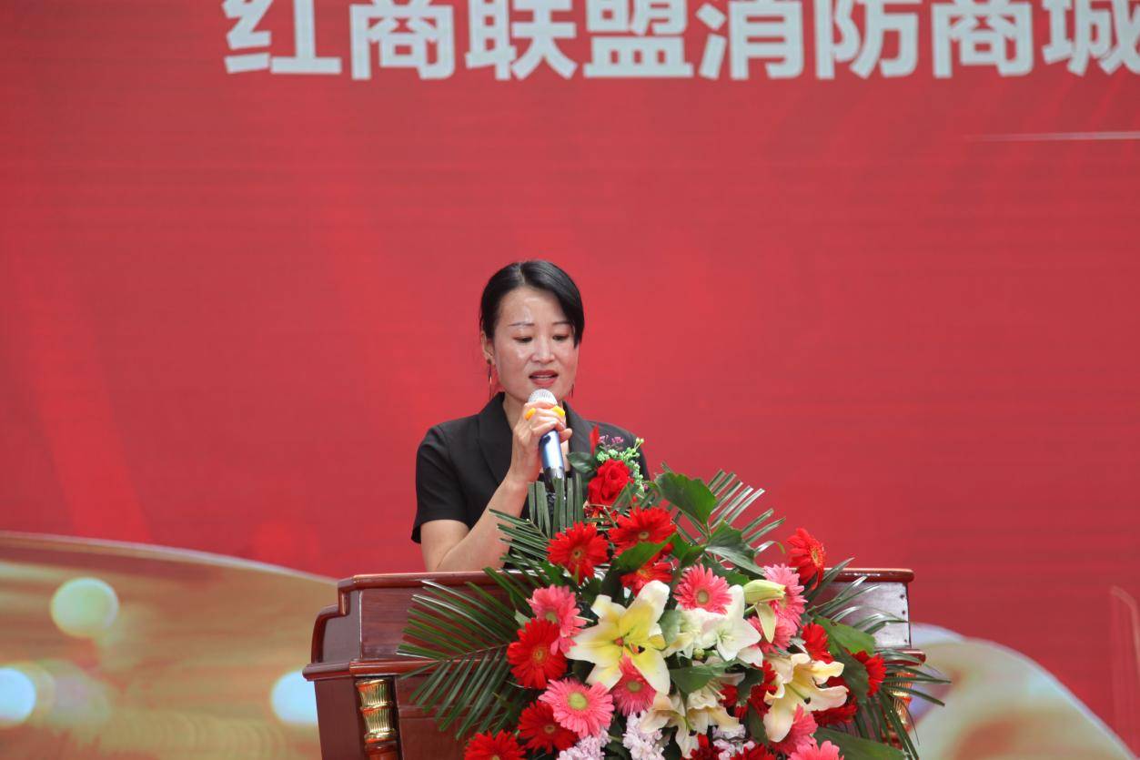 仪式上,原河南省军区副司令员兼参谋长宋中贵先生和红商集团董事长