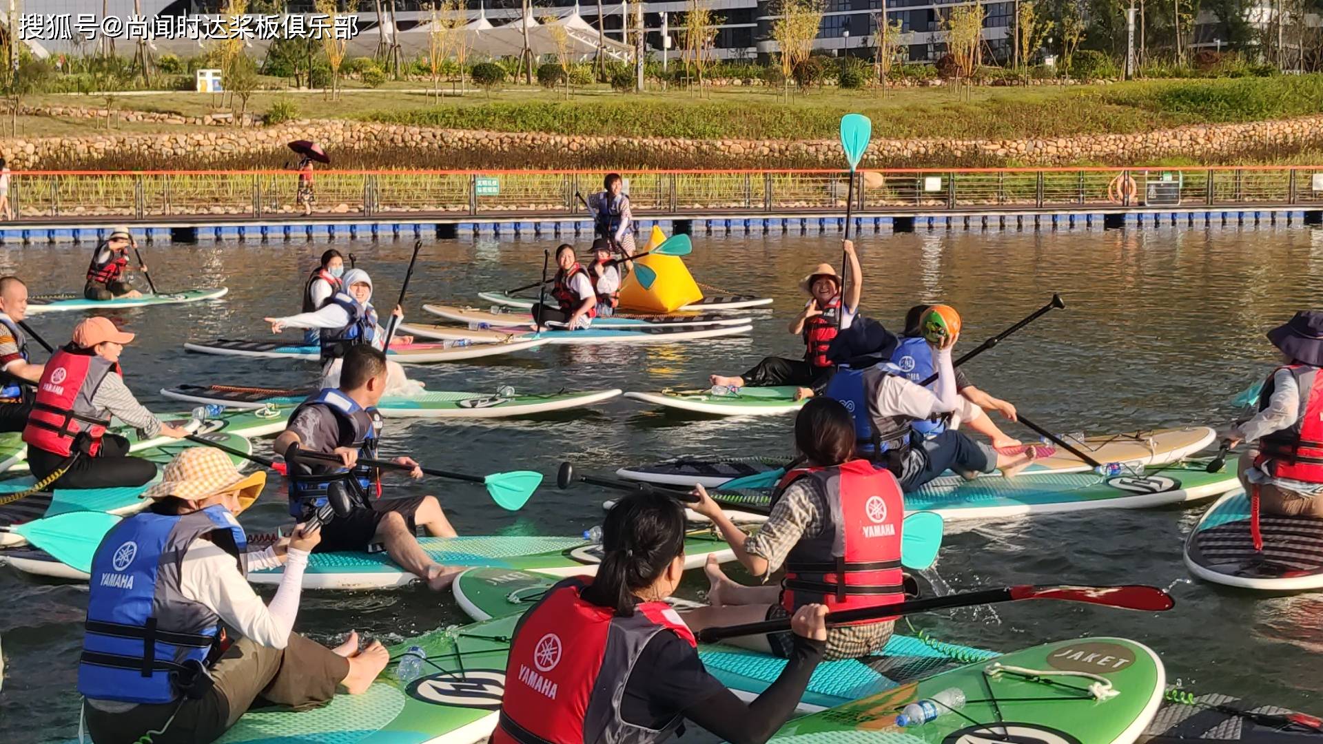 原创桨板运动结合户外教育形成新颖的体育水上团建模式文旅新亮点