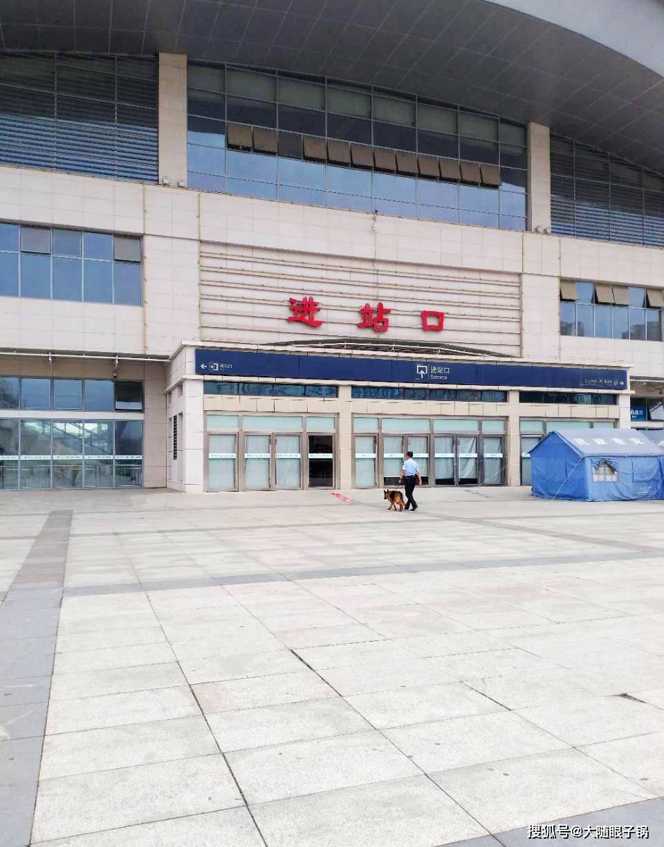 五一期间随州火车站:悲凉的色彩诉说着往日的辉煌