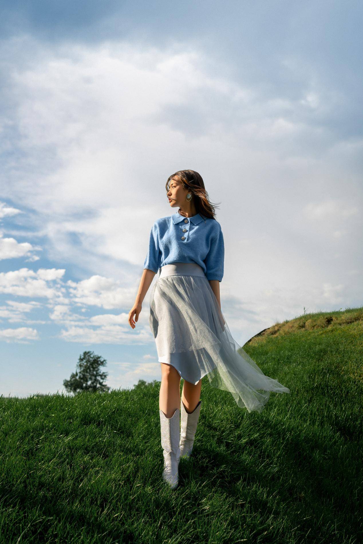 李澳曝最新恬静初夏写真邂逅自然朝气明媚