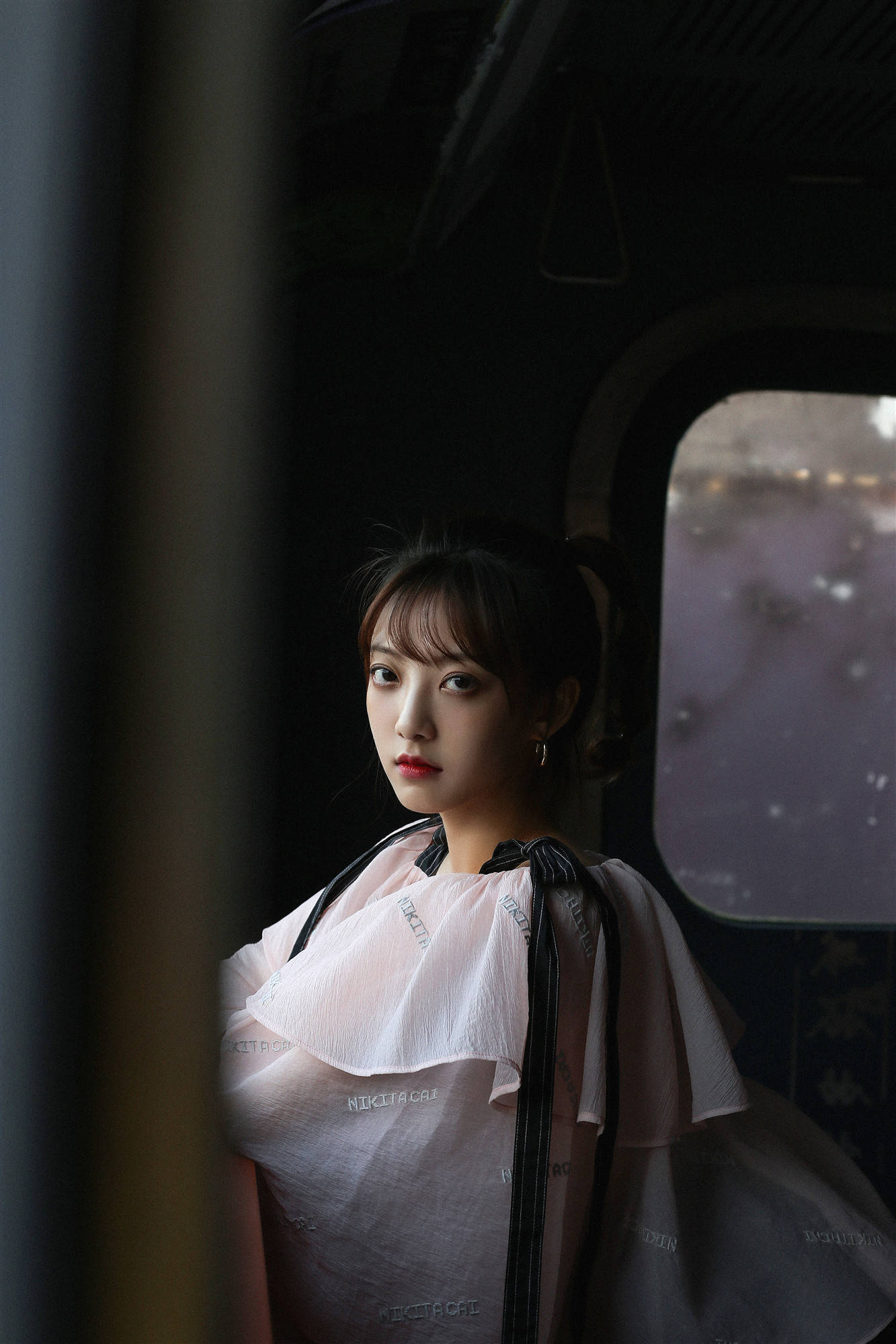 范薇《登录中…》开机,短发造型清爽来袭