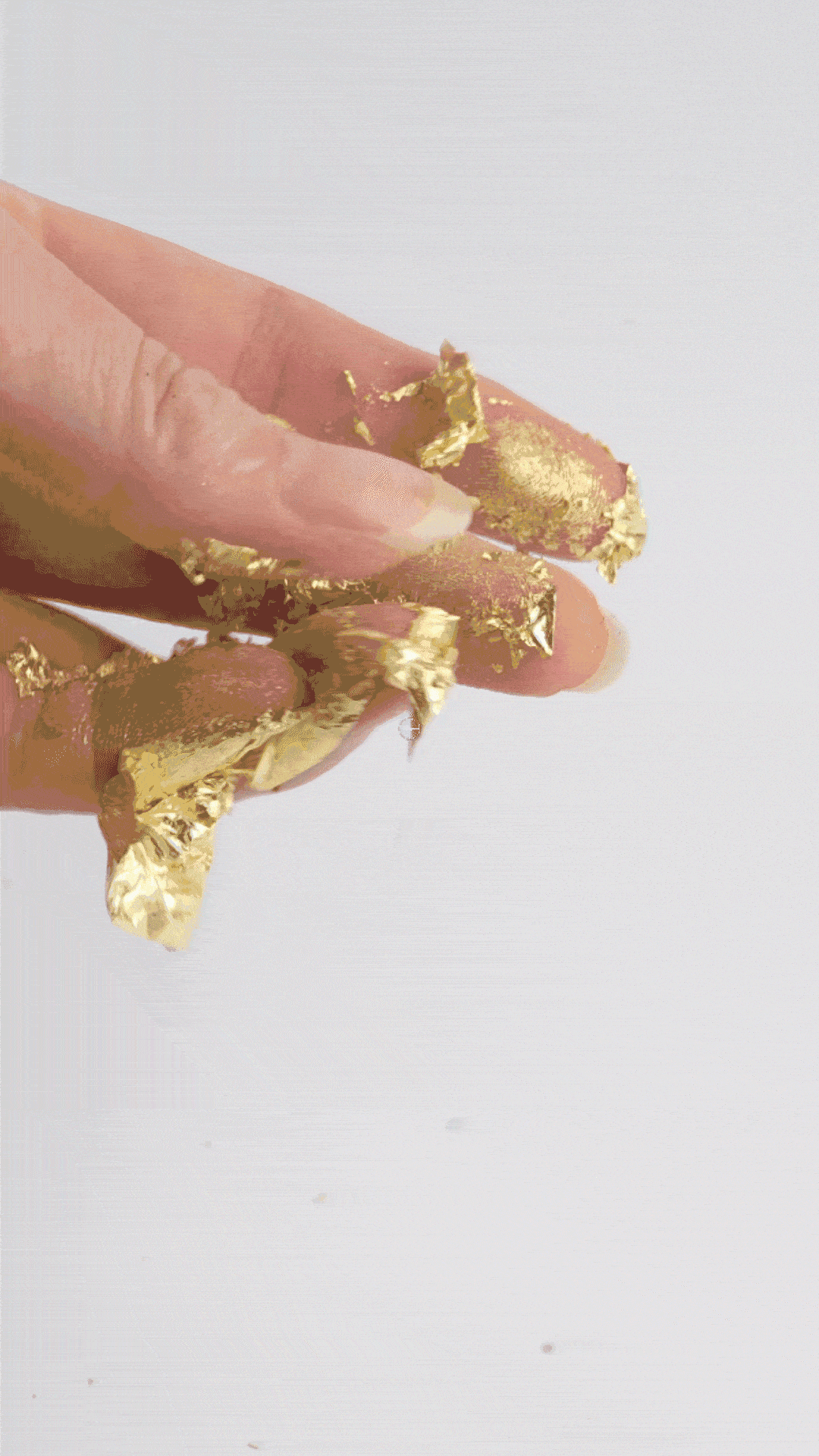 火烧:俗话说"真金不怕火炼",用火方法也能辨别真假,因为台湾金箔金箔