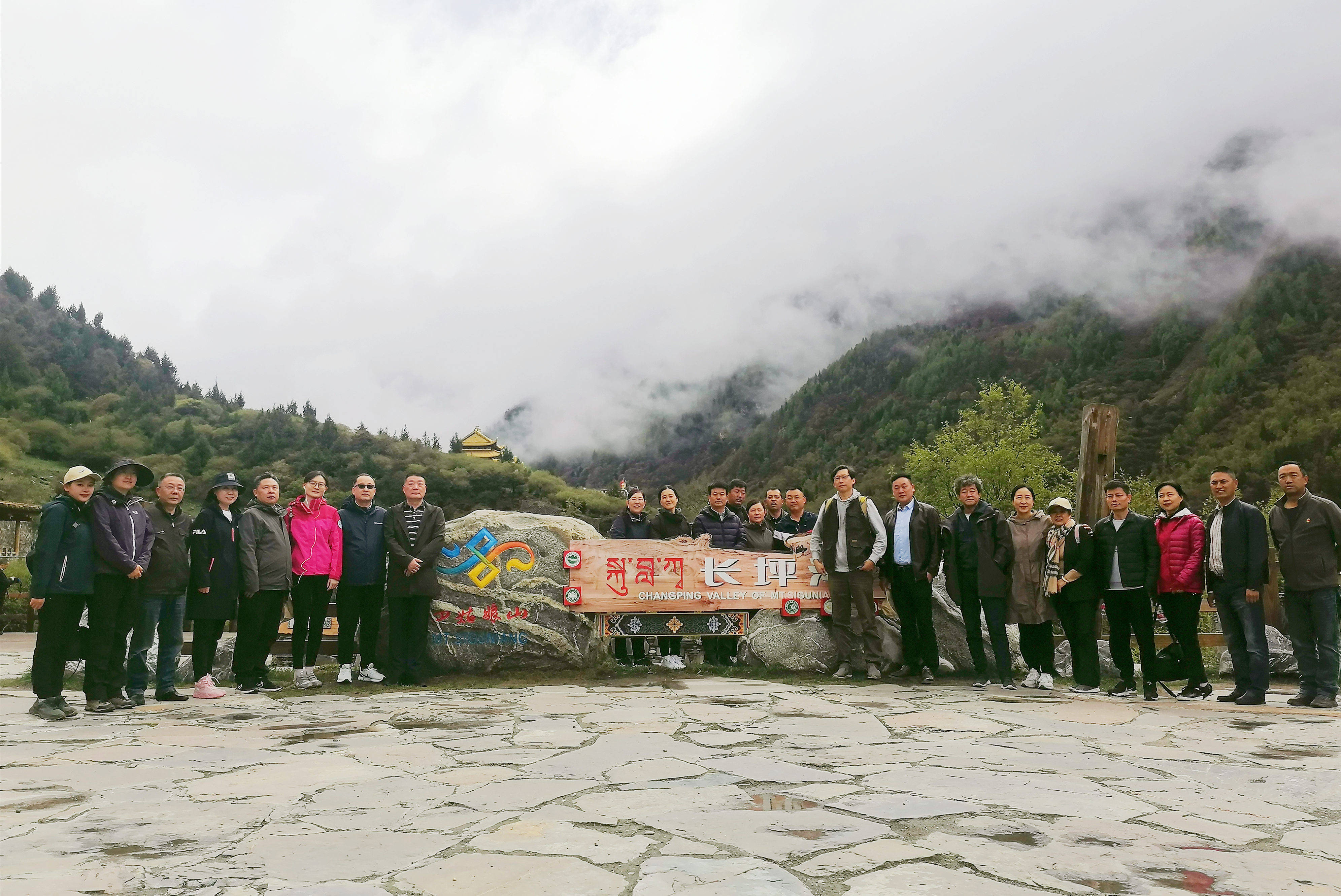 “转身就是风景”！全国文学大咖齐聚四姑娘山，吟诗作赋共享心灵盛宴！