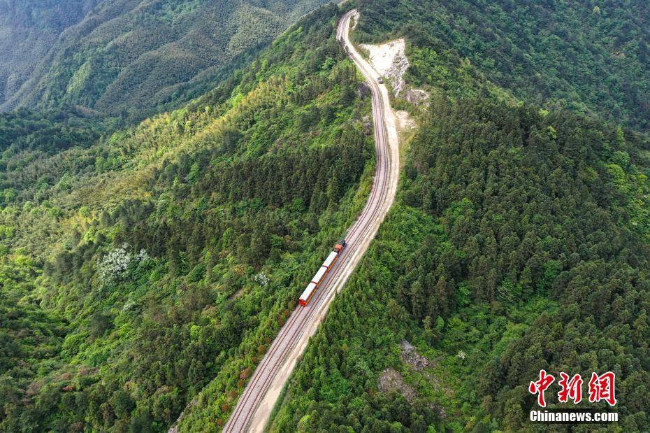 明月山小火车图片