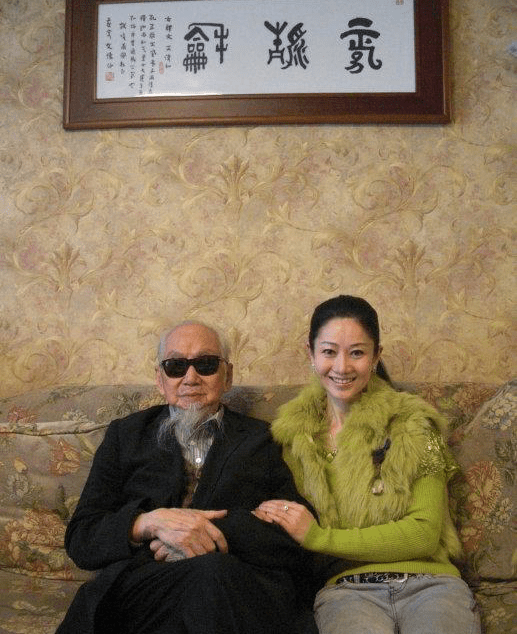 这里面的"什么屁都敢放",据说意思也有两层:一个是为了名,自吹起来横