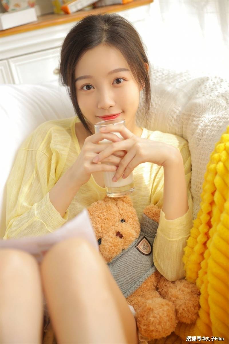 性感美女时尚写真俏皮可爱呆萌萝莉白皙美腿清纯甜美迷人