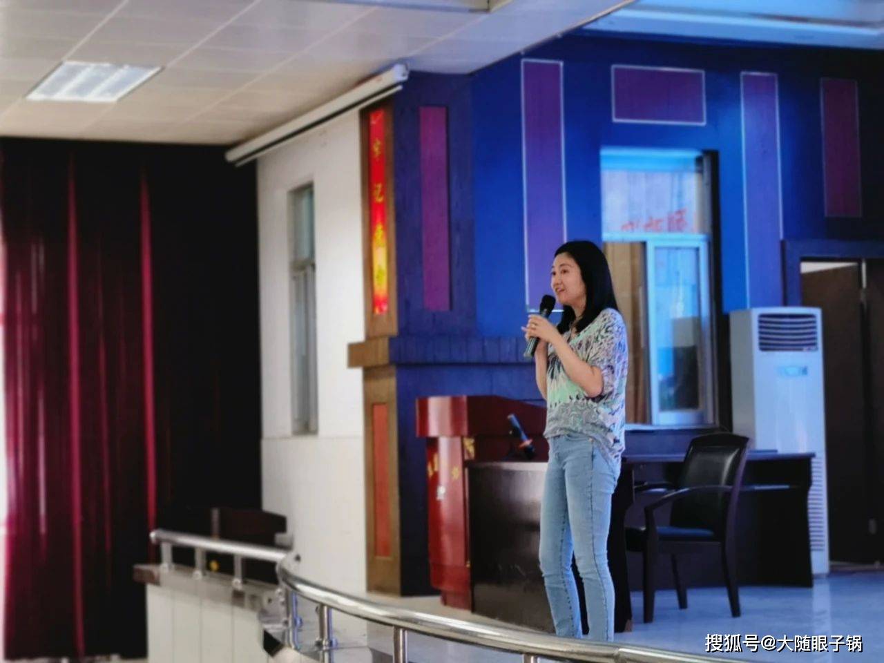 随州一中优秀校友黄芳子回母校交流座谈