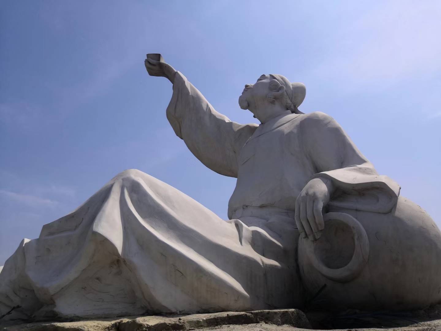 园内有李白雕像,李白墓,新建的李白草堂刚开放.