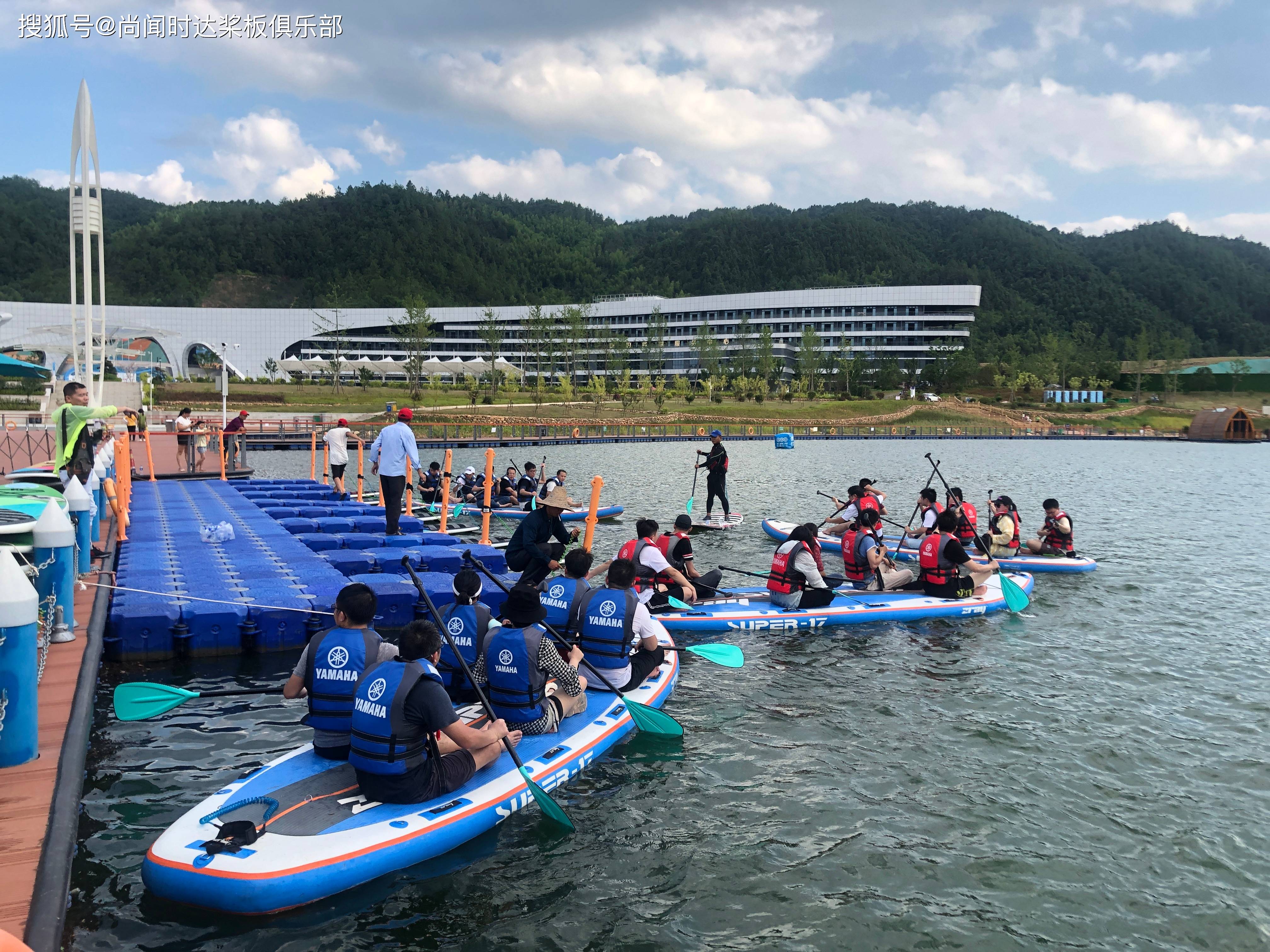 桨板团建极具挑战性的水上运动,有胆量带领你的团队来一起过来浪