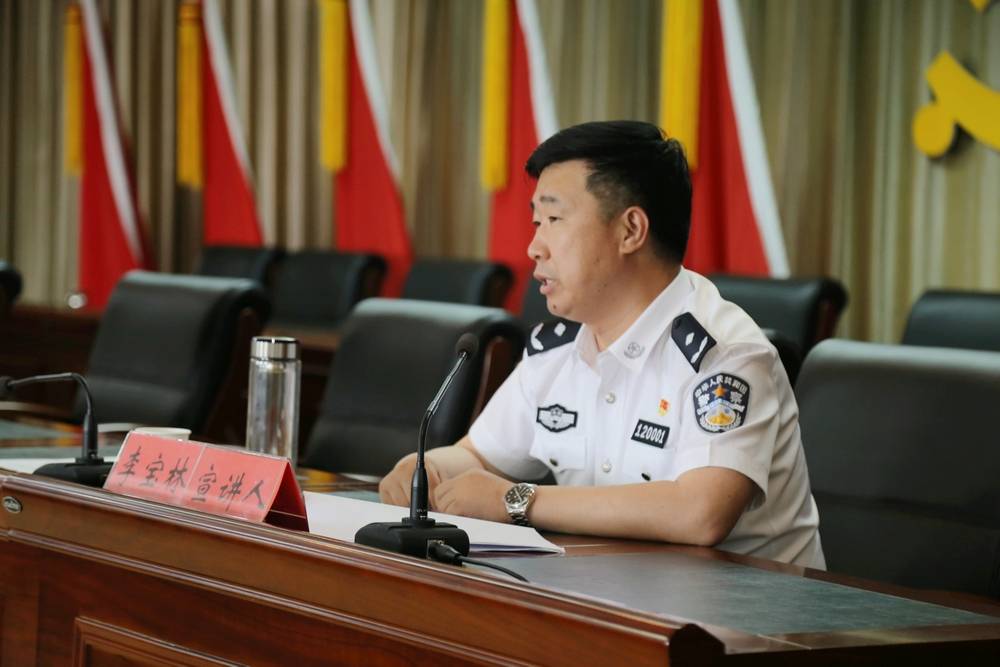 十二师副师长,十二师公安局党委书记,局长李宝林赴团场进行"三个规定"