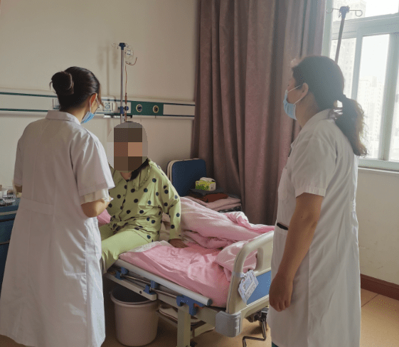 女性患者出现异常子宫出血的情况应该怎么办