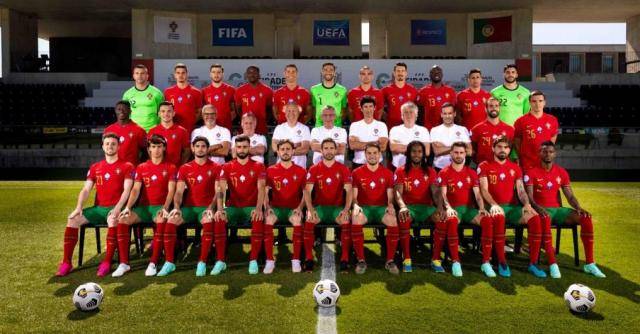 葡萄牙公布欧洲杯全家福 飞抵布达佩斯备战首战_球员