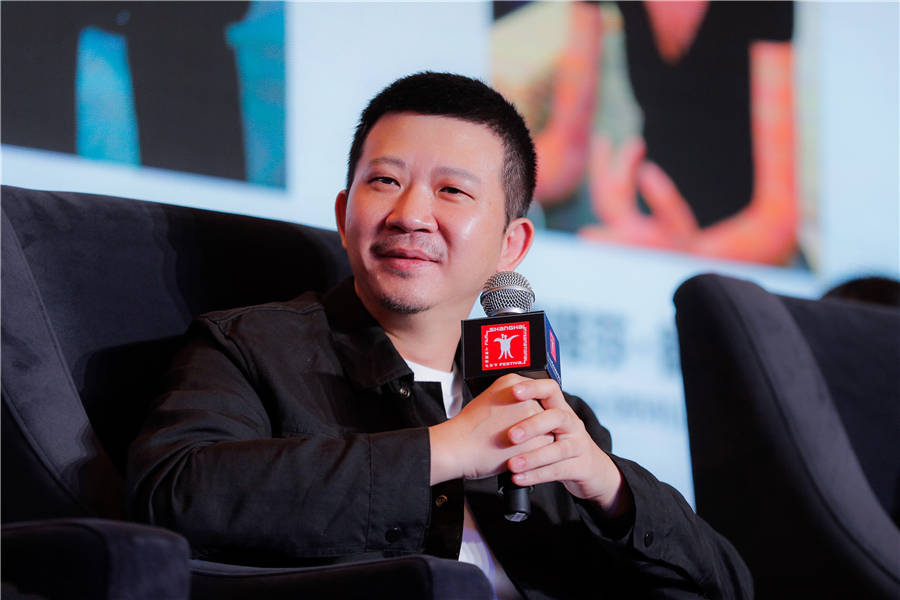 饶晓志导演现身上海电影节青年影人论坛 探索影人成长路径