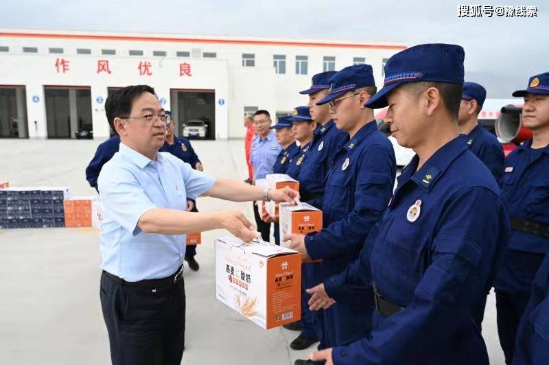 中石化河南油田领导赴新疆塔里木慰问外闯市场的消防指战员_秦都