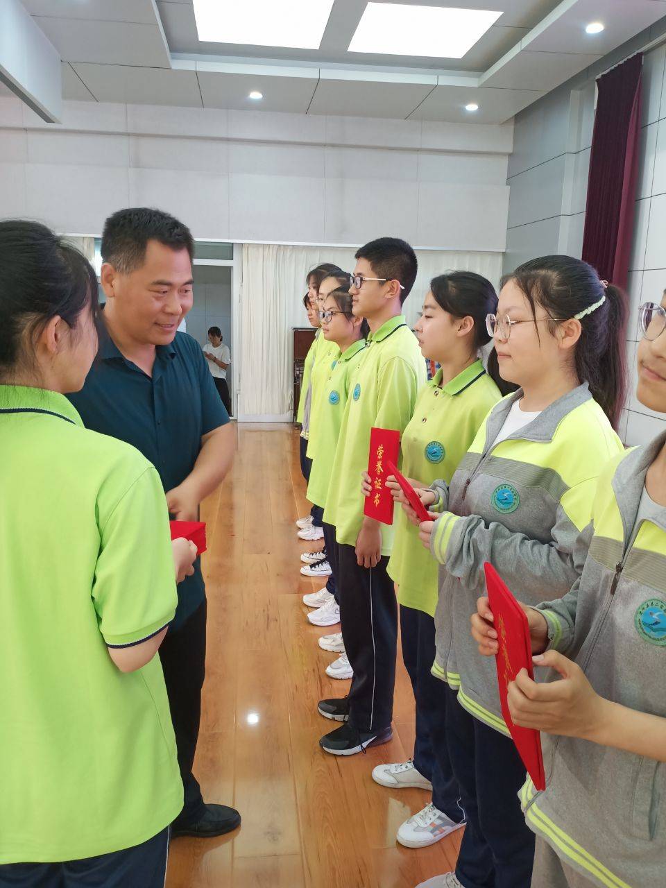 沂水县第二实验中学举行感恩母校 放飞梦想毕业典礼
