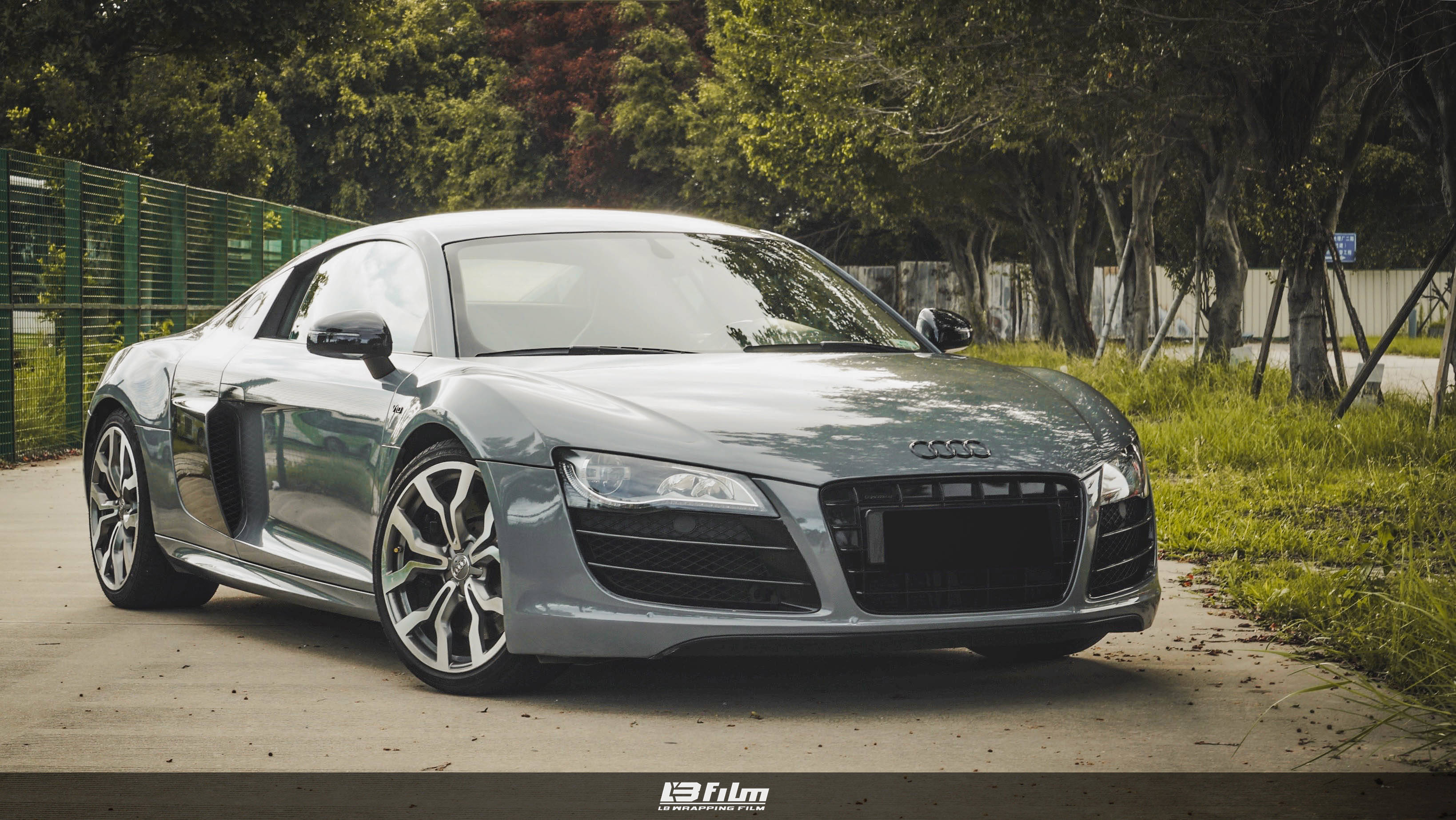 炫酷的车身奥迪r8装贴lb纳多灰