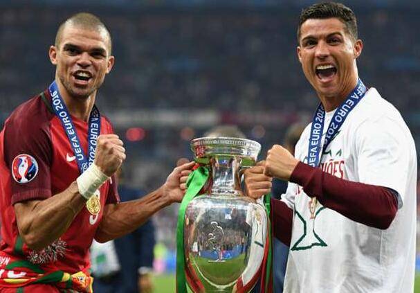佩佩：欧洲杯决赛在C罗伤退后扛起大旗 带领葡萄牙夺冠获评决赛MVP_队友