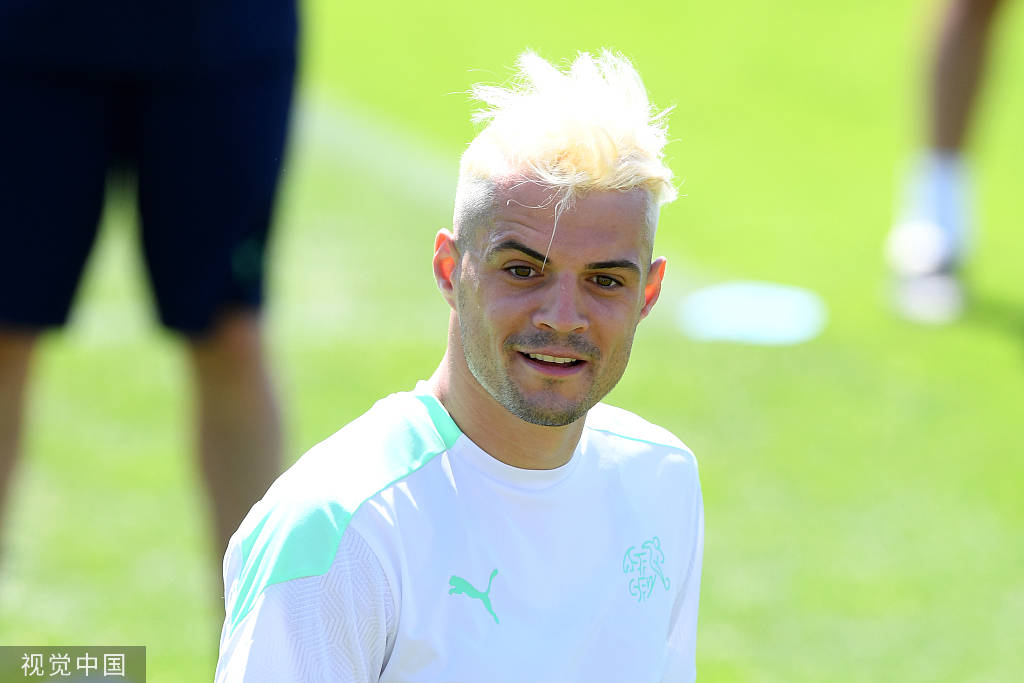 高清图:欧洲杯a组瑞士次轮备战 扎卡新发型惹眼